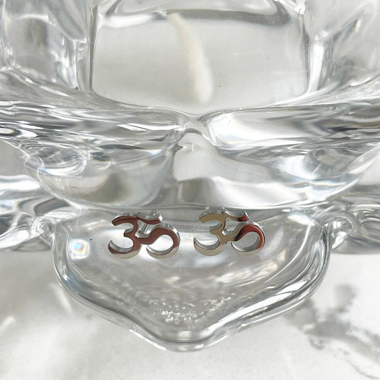 OM Symbol Earrings (Silver)